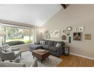 Photo #3: 20490619 Listing