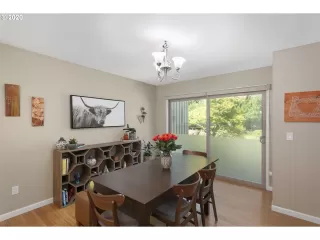 Photo #5: 20490619 Listing