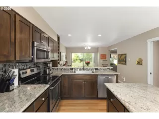 Photo #6: 20490619 Listing
