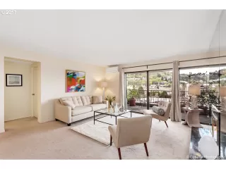 Photo #4: 20491093 Listing