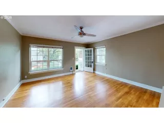 Photo #5: 20491542 Listing