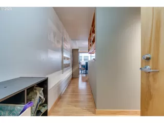 Photo #2: 20492233 Listing