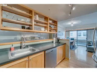 Photo #3: 20492233 Listing