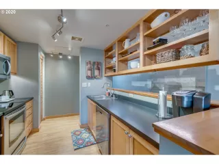 Photo #5: 20492233 Listing