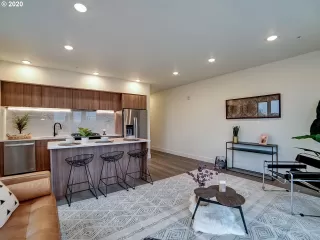 Photo #3: 20492389 Listing