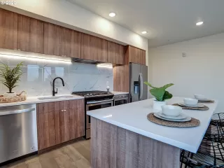 Photo #5: 20492389 Listing