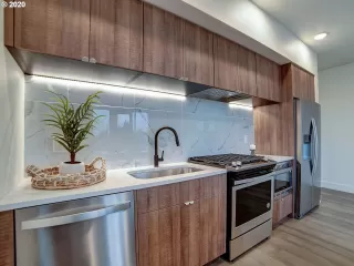 Photo #6: 20492389 Listing