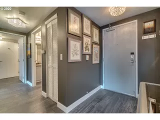 Photo #6: 20492485 Listing