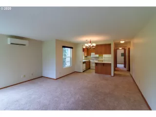 Photo #4: 20492546 Listing