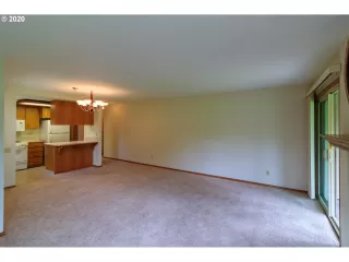 Photo #5: 20492546 Listing