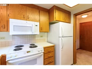 Photo #6: 20492546 Listing