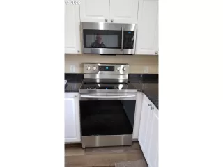 Photo #4: 20492636 Listing