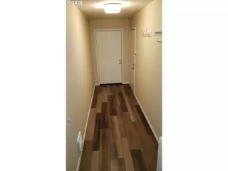 Photo #6: 20492636 Listing