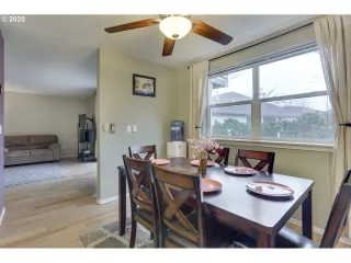 Photo #4: 20493410 Listing