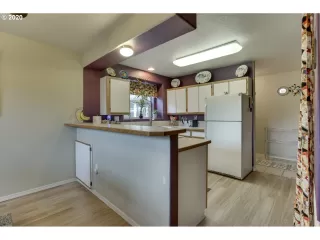 Photo #5: 20493410 Listing