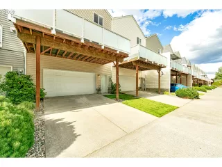 Photo #5: 20493613 Listing