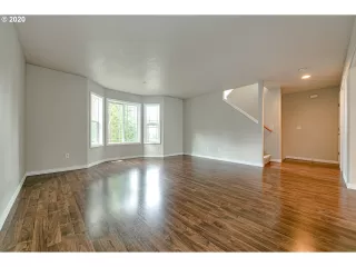 Photo #6: 20493613 Listing
