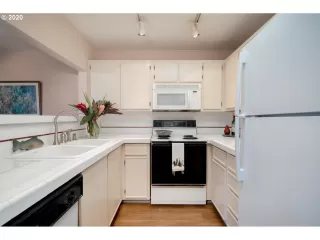 Photo #5: 20494634 Listing