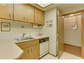 Photo #5: 20494707 Listing 