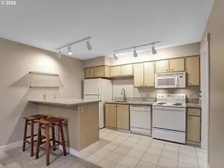 Photo #6: 20494731 Listing