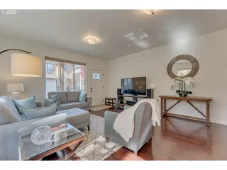 Photo #6: 20494771 Listing