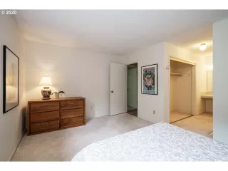 Photo #6: 20494825 Listing