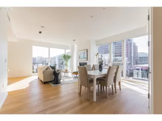 Photo #6: 20494935 Listing