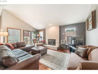 Photo #5: 20495390 Listing