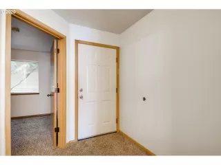 Photo #3: 20495707 Listing