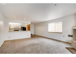 Photo #5: 20495707 Listing