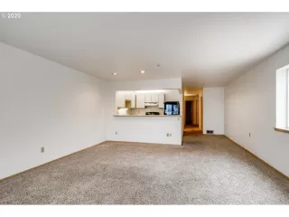 Photo #6: 20495707 Listing