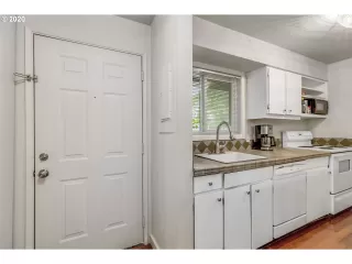 Photo #3: 20496238 Listing