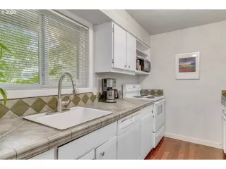 Photo #4: 20496238 Listing