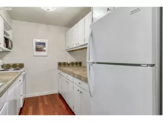 Photo #5: 20496238 Listing