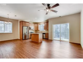 Photo #3: 20496636 Listing