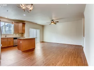 Photo #4: 20496636 Listing