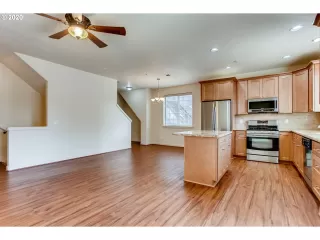 Photo #6: 20496636 Listing