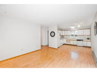 Photo #2: 20496723 Listing 