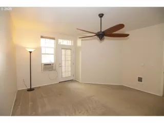 Photo #5: 20498378 Listing