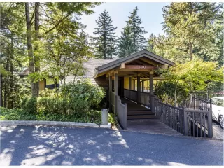 Photo #4: 20499214 Listing