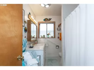 Photo #6: 20501475 Listing