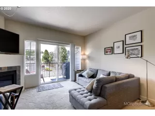 Photo #5: 20502605 Listing