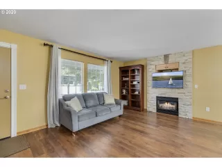 Photo #6: 20502781 Listing 