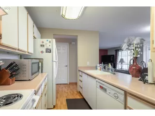 Photo #4: 20504151 Listing