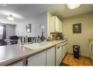 Photo #6: 20504151 Listing