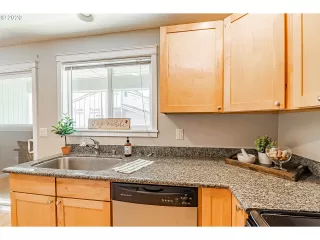 Photo #5: 20505058 Listing