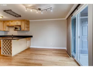 Photo #4: 20505750 Listing