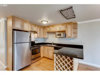 Photo #5: 20505750 Listing