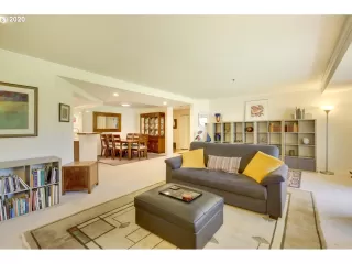 Photo #6: 20506689 Listing
