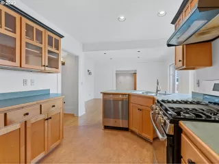 Photo #5: 20507525 Listing